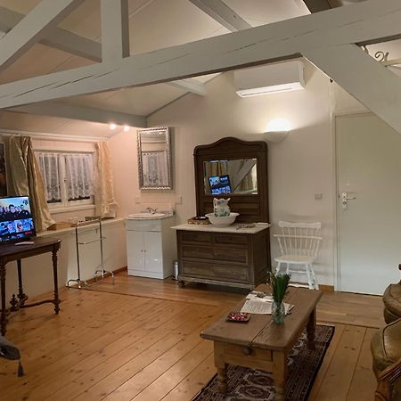 B&B Petit Chateau - Stijlvol Verblijf Centraal Gelegen In Zeeuws Vlaanderen Biervliet Bagian luar foto