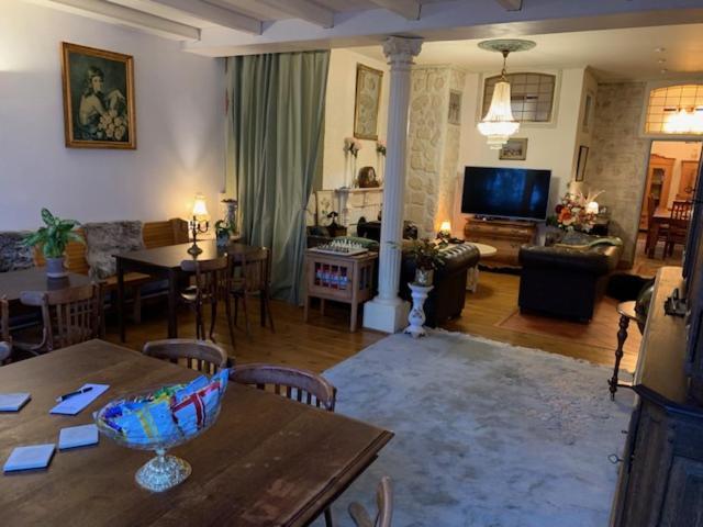B&B Petit Chateau - Stijlvol Verblijf Centraal Gelegen In Zeeuws Vlaanderen Biervliet Bagian luar foto