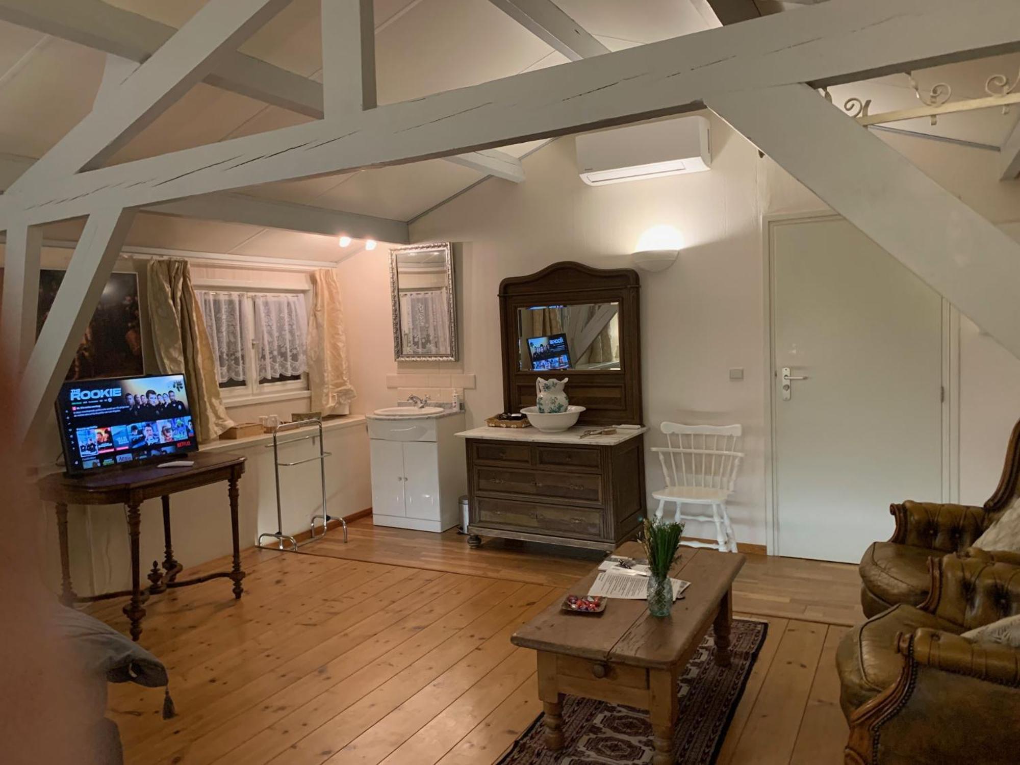 B&B Petit Chateau - Stijlvol Verblijf Centraal Gelegen In Zeeuws Vlaanderen Biervliet Bagian luar foto